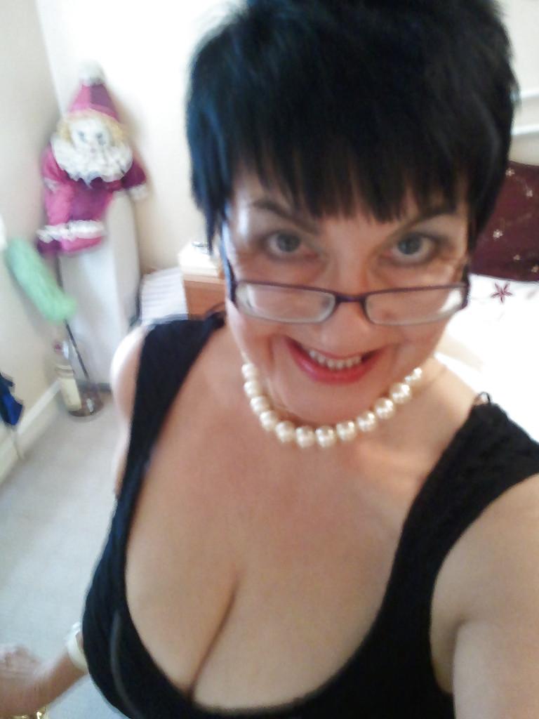25P Sexy GILF Jean