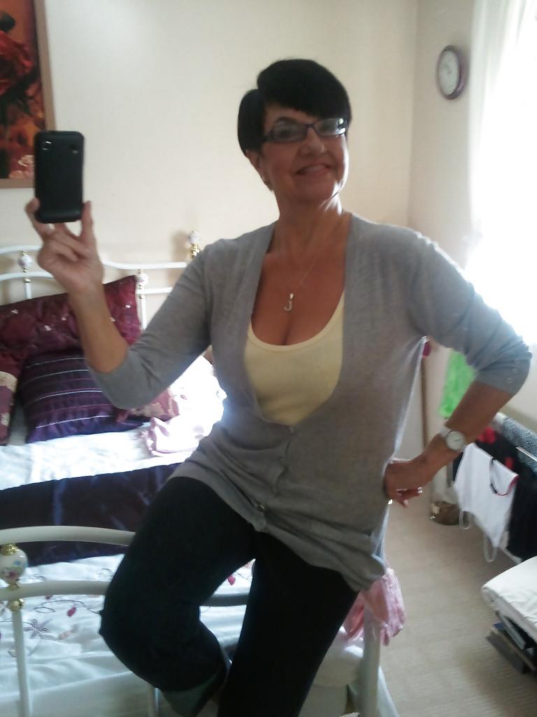 25P Sexy GILF Jean