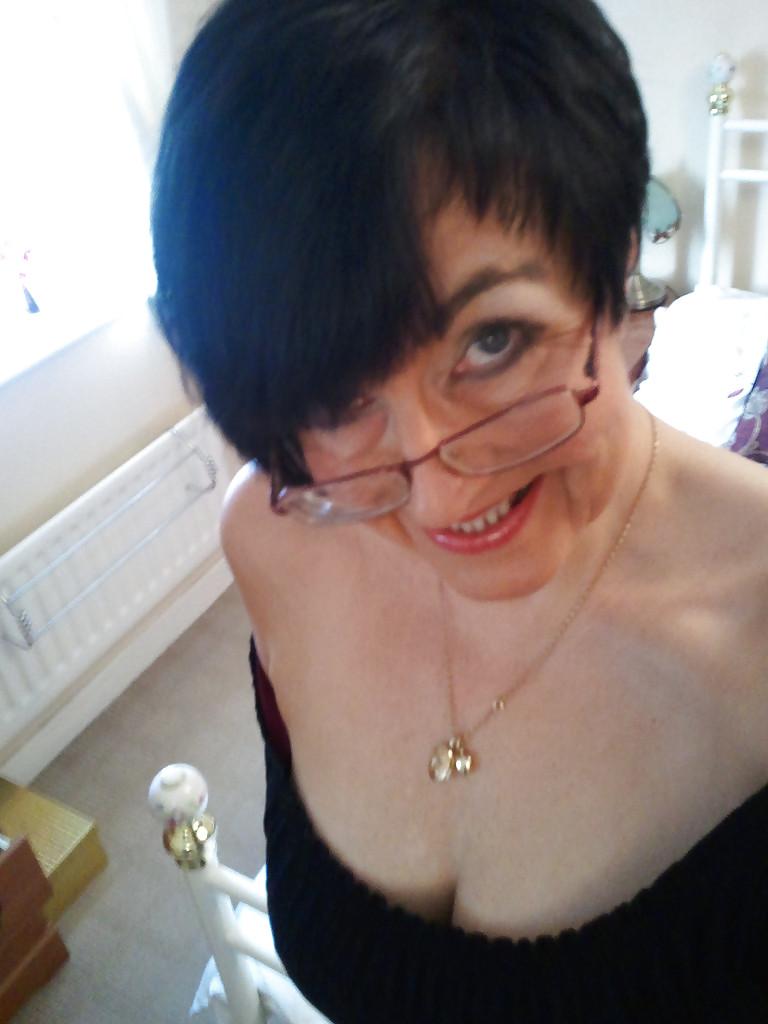 25P Sexy GILF Jean