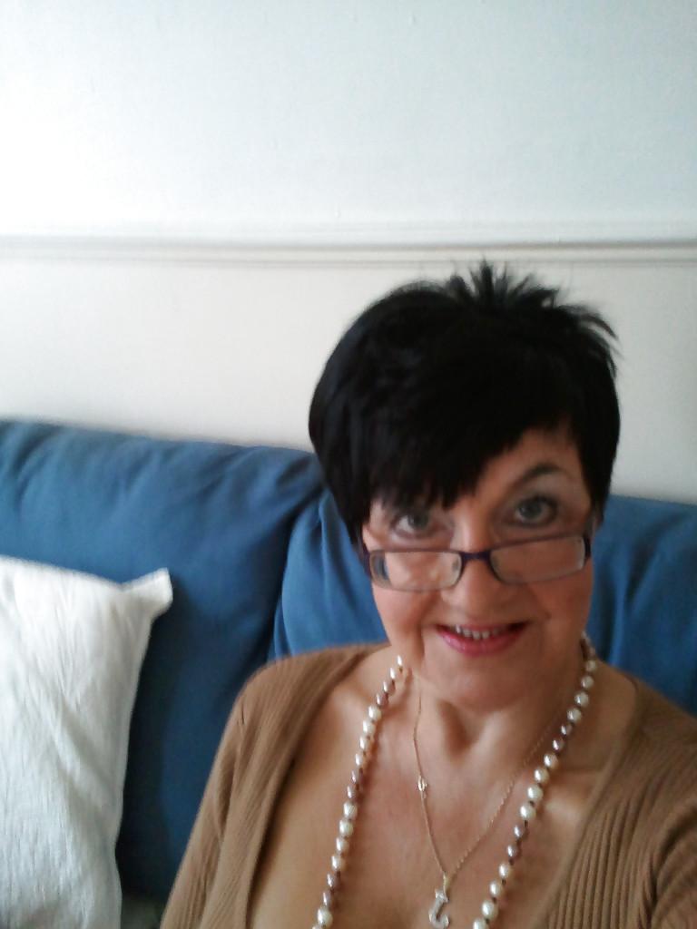 25P Sexy GILF Jean