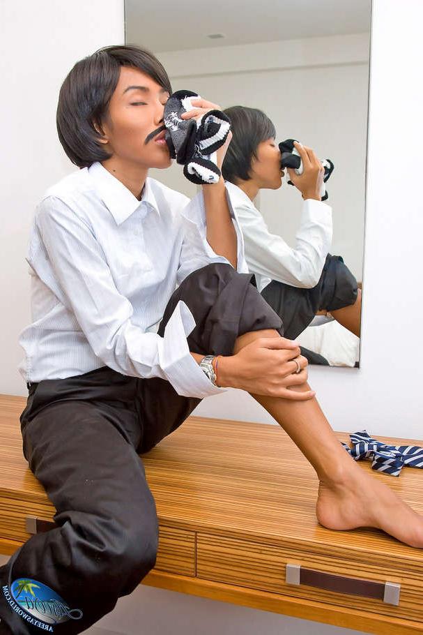 15P Ladyboy Areeya doing some reverse crossdressing