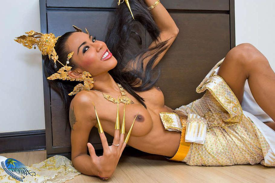 15P Ladyboy Areeya in Thai dancer outfit