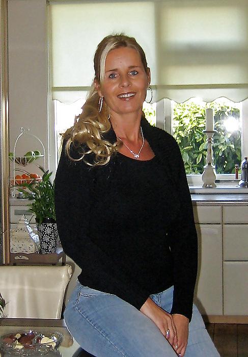 16P Nancy sexy mature slut and mom 2