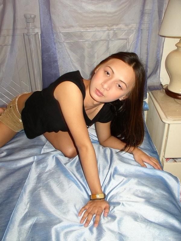 16P Exotic tranny gets naked and shows her dick