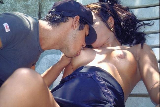 16P Latin tranny fucks her boyfriend outside