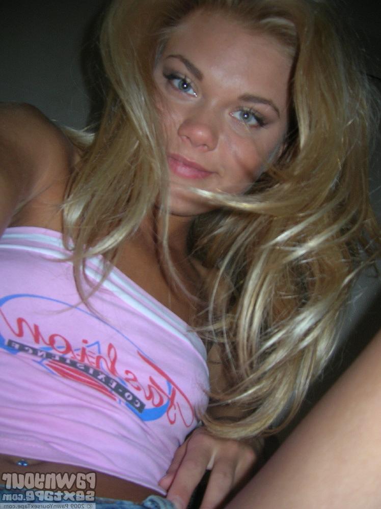 15P Blonde teen takes some pics of herself for her boyfriend at home.