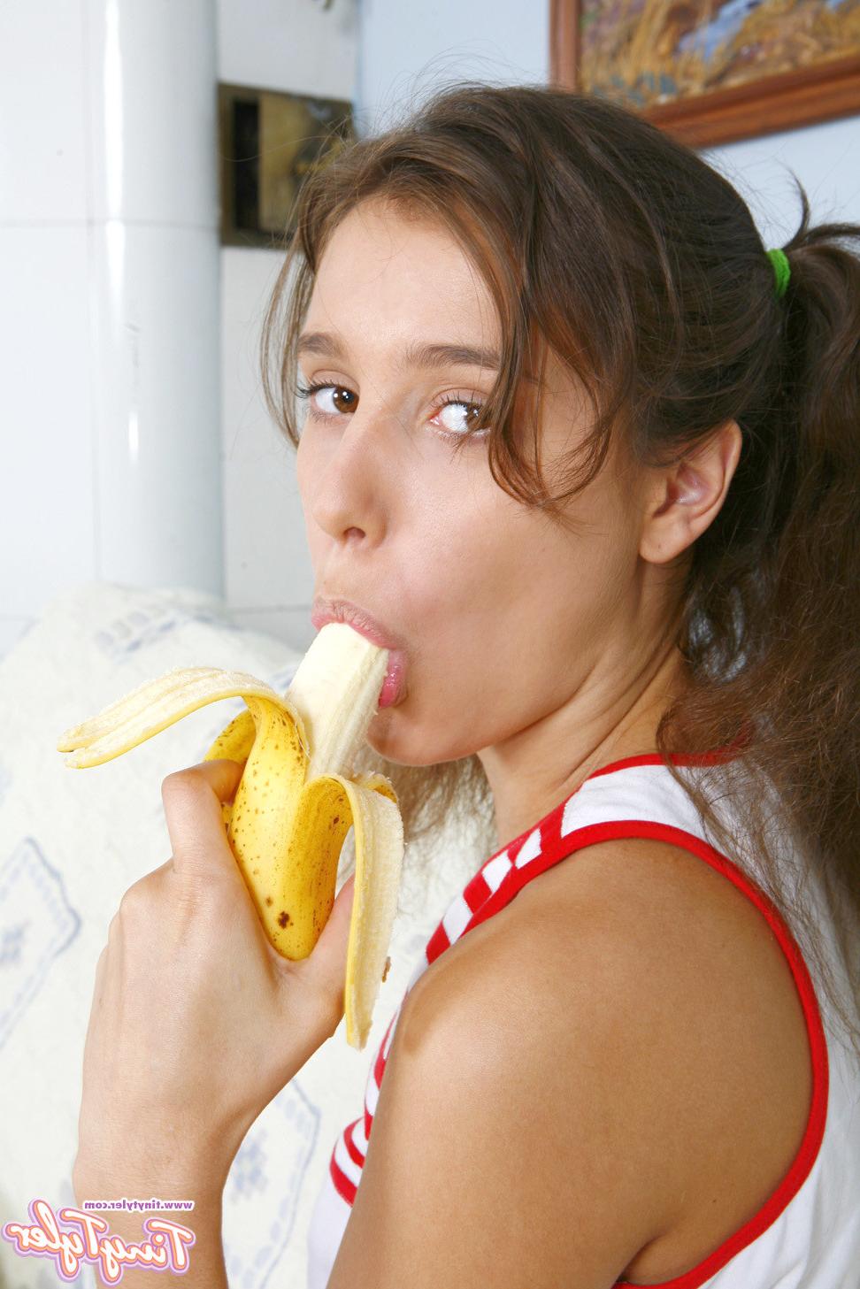 12P From yellow banana to spiral dildo