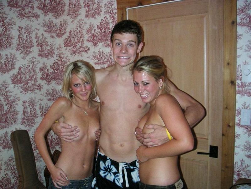 15P Hot amateur busty girls posing naked with no shame