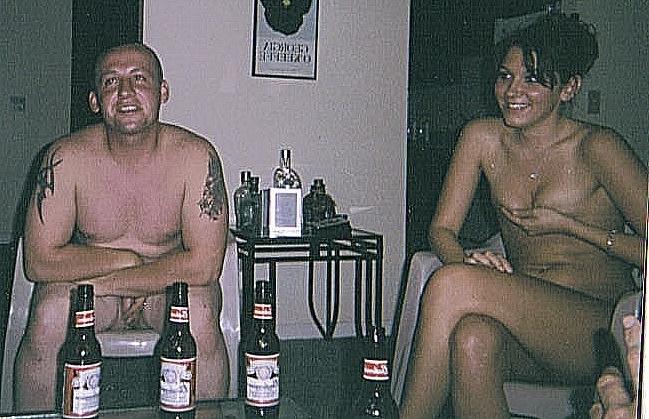 15P Hot amateur busty girls posing naked with no shame
