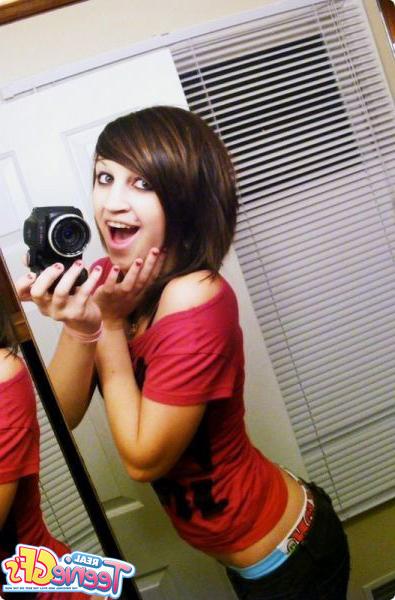 15P Cute teen girlfriends posing for pictures