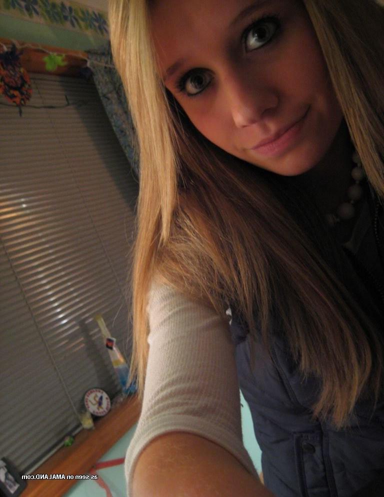 15P Exhibitionist eighteen year old amateur girlfriends show pussies
