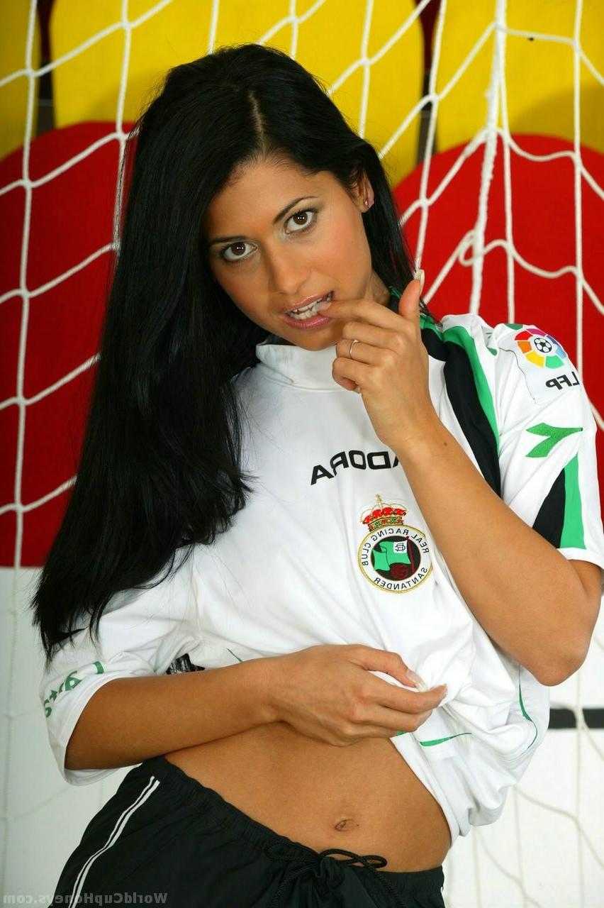 15P Exotic Footballing Babe