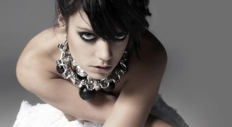 10P Lily Allen – Posing Topless