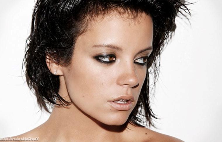 10P Lily Allen – Posing Topless