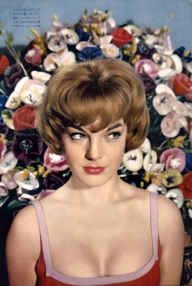 25P Celebrity Boobs - Romy Schneider