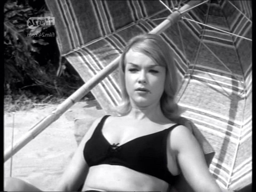 25P Celebrity Boobs - Anne Francis