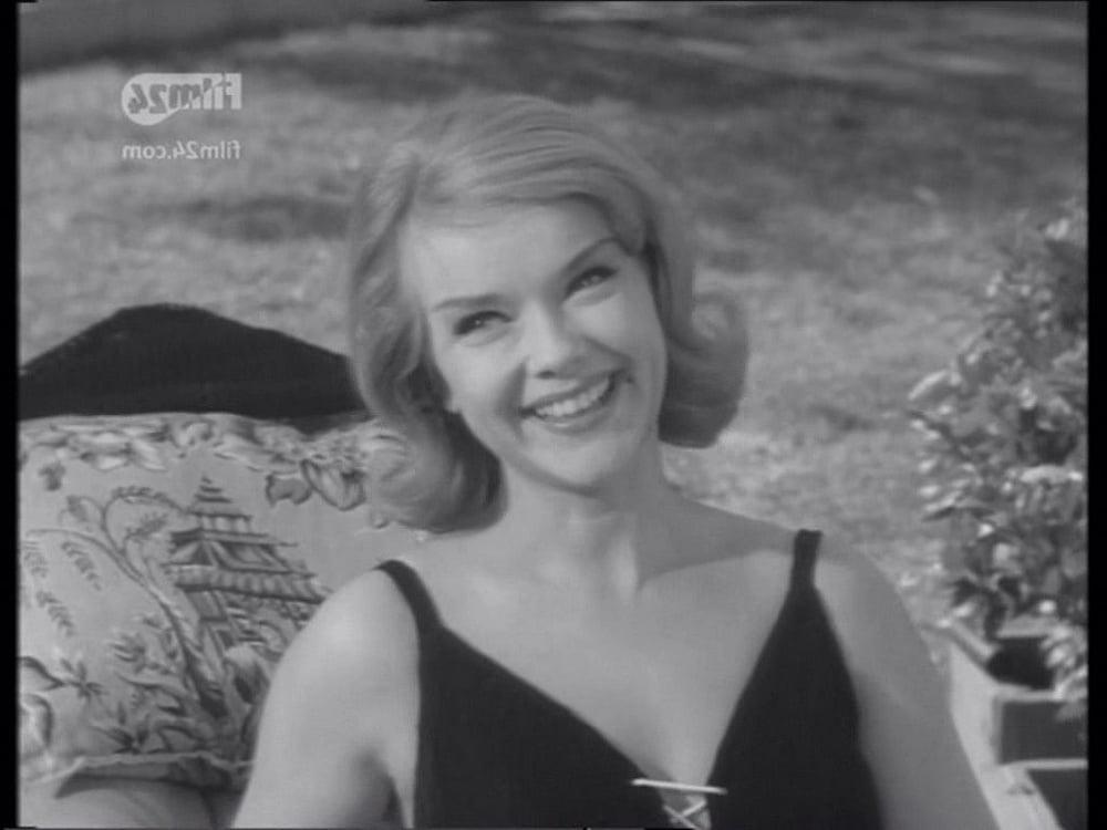 25P Celebrity Boobs - Anne Francis