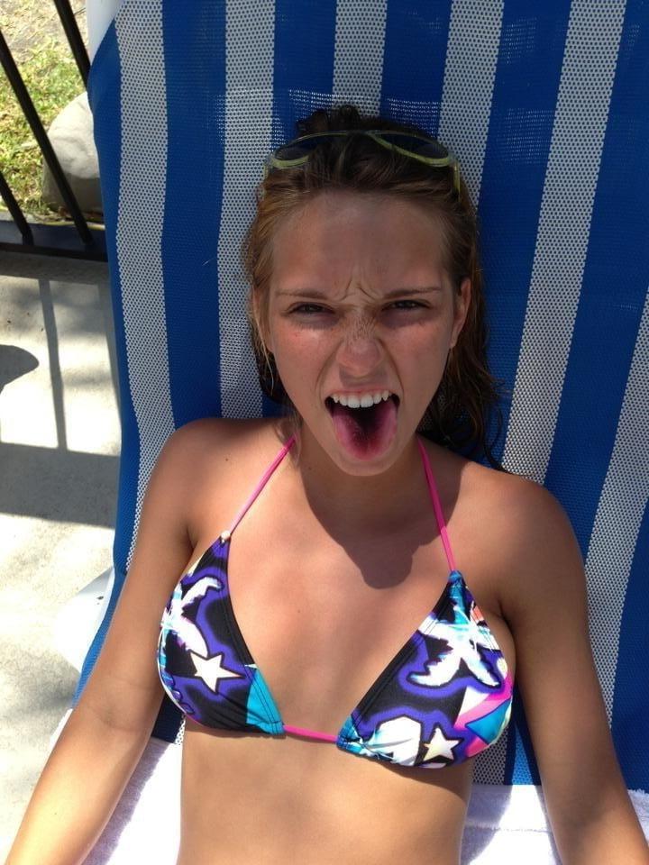 25P Sexy By The Pool