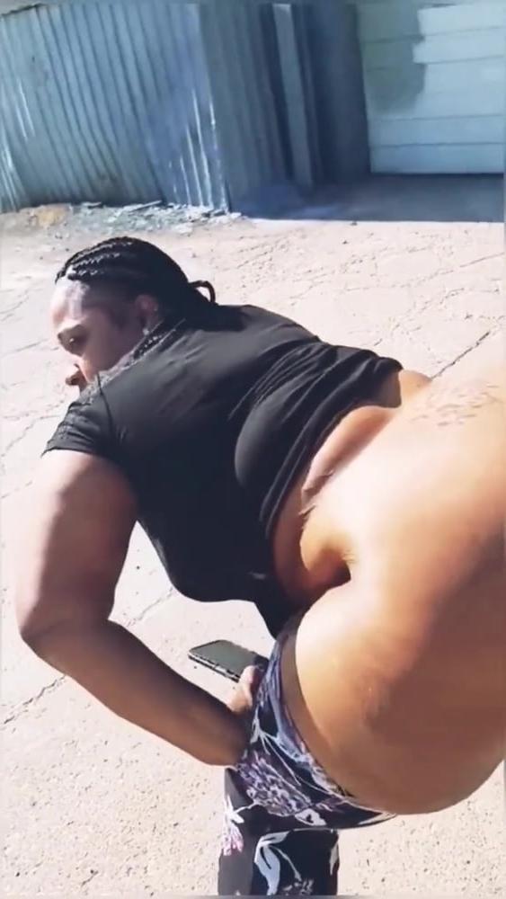 25P Mature Thicc Ass Spread