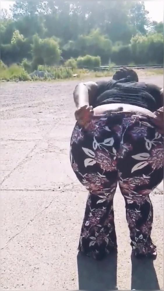 25P Mature Thicc Ass Spread