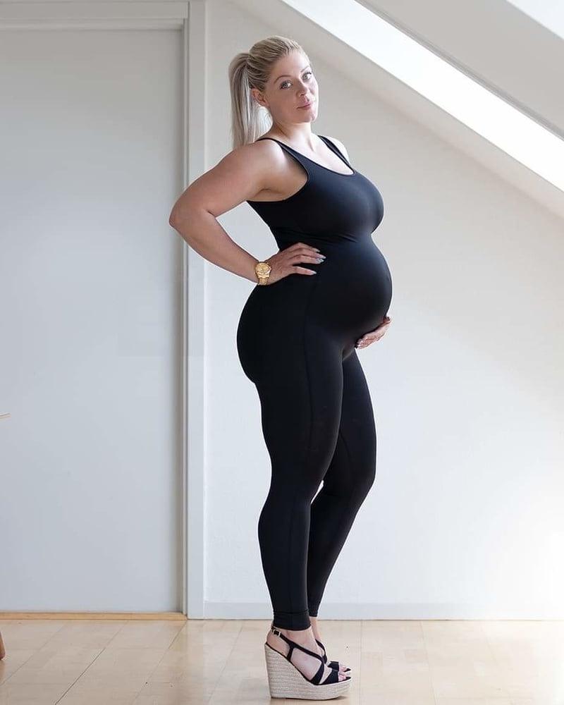 25P Pregnant Milf Mia Sand