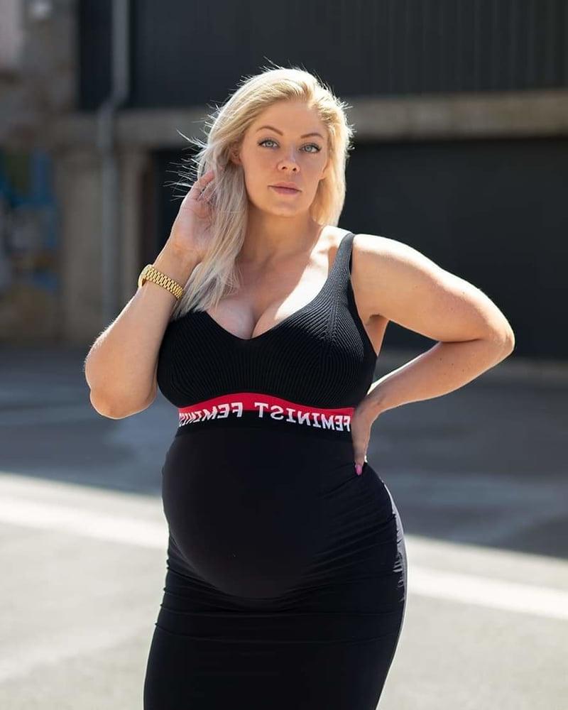25P Pregnant Milf Mia Sand