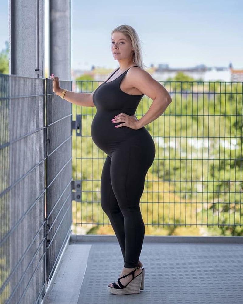 25P Pregnant Milf Mia Sand