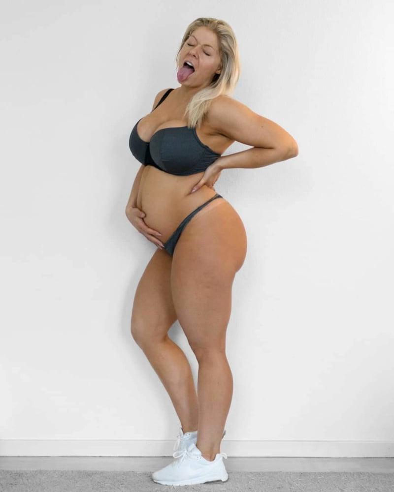 25P Pregnant Milf Mia Sand