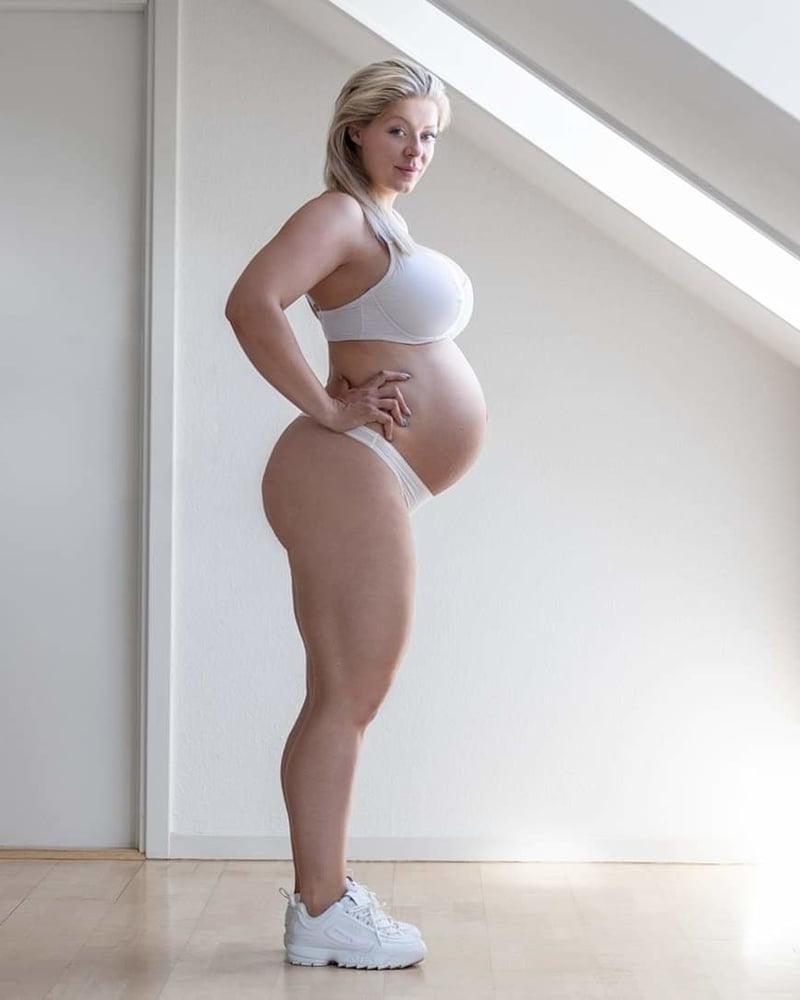 25P Pregnant Milf Mia Sand