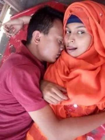 25P Muslim Girl With Boyfriend