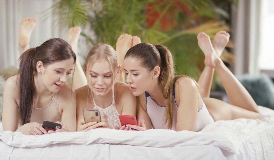 25P Beautiful Teen Lesbian Threesome