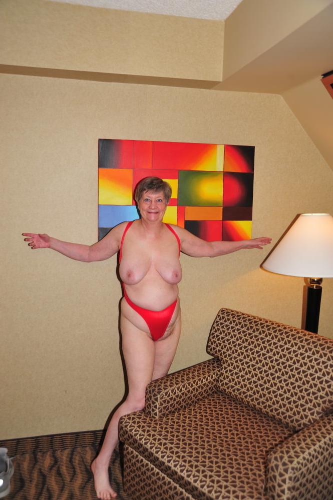 13P Hot gilf loves to pose