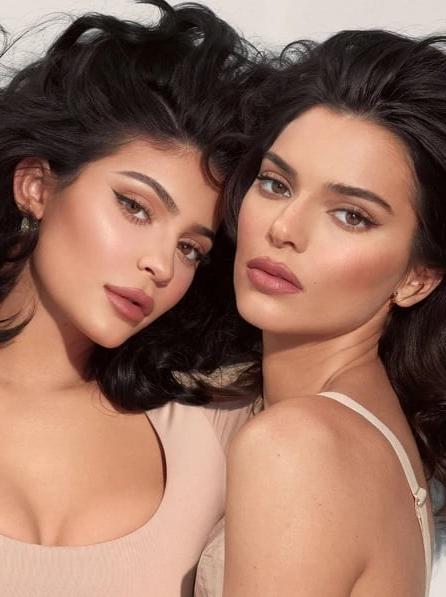 10P Kendall &amp; Kylie - Such A Threesome Dream...!