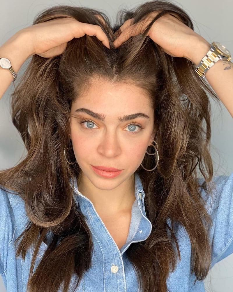 25P Turkish Celebrity Actress &amp; Model Oyku Celik