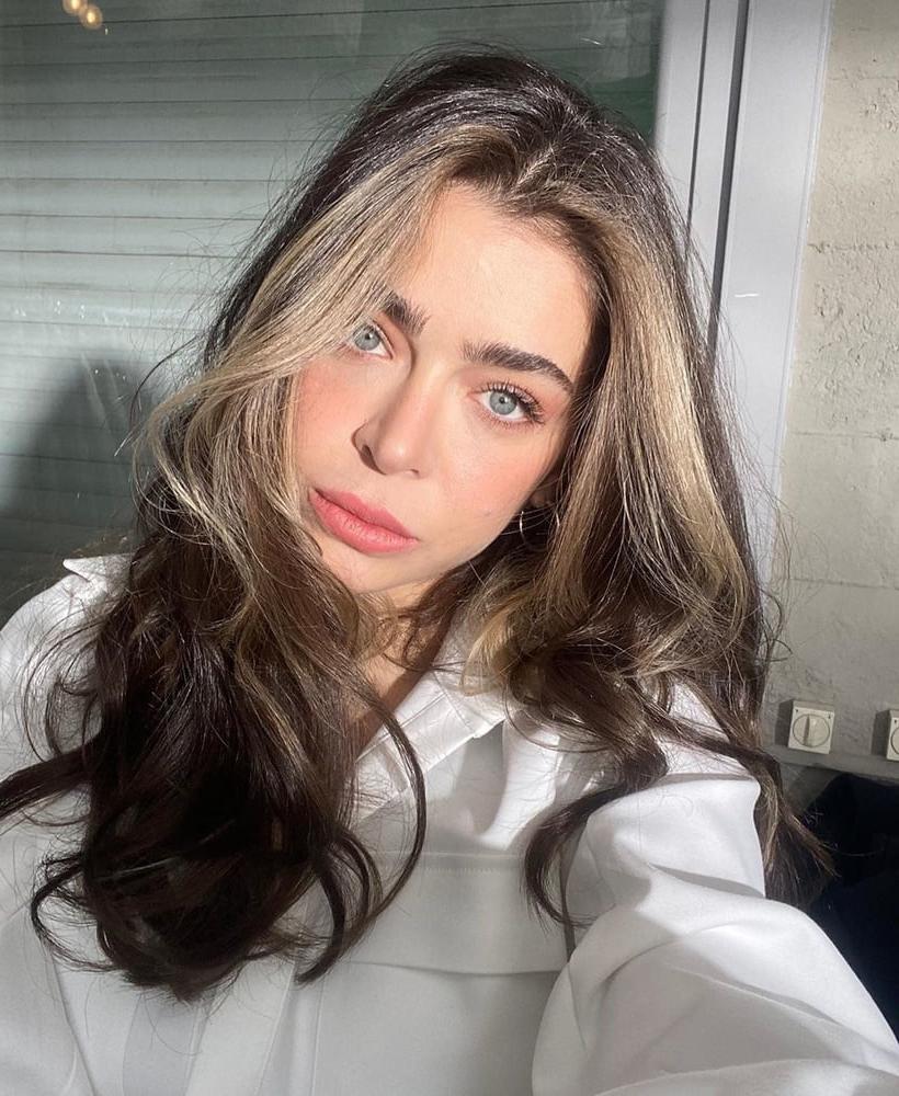 25P Turkish Celebrity Actress &amp; Model Oyku Celik