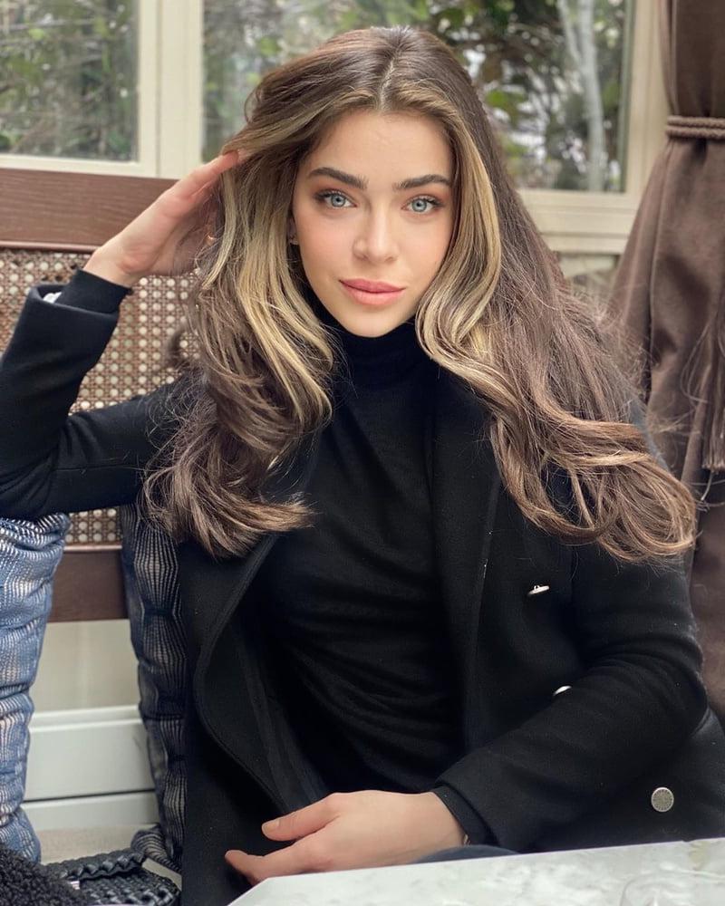 25P Turkish Celebrity Actress &amp; Model Oyku Celik