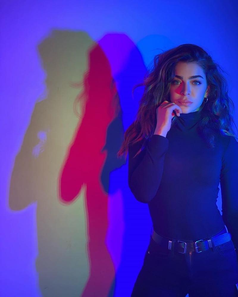 25P Turkish Celebrity Actress &amp; Model Oyku Celik