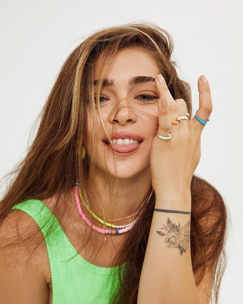 25P Turkish Celebrity Actress &amp; Model Oyku Celik