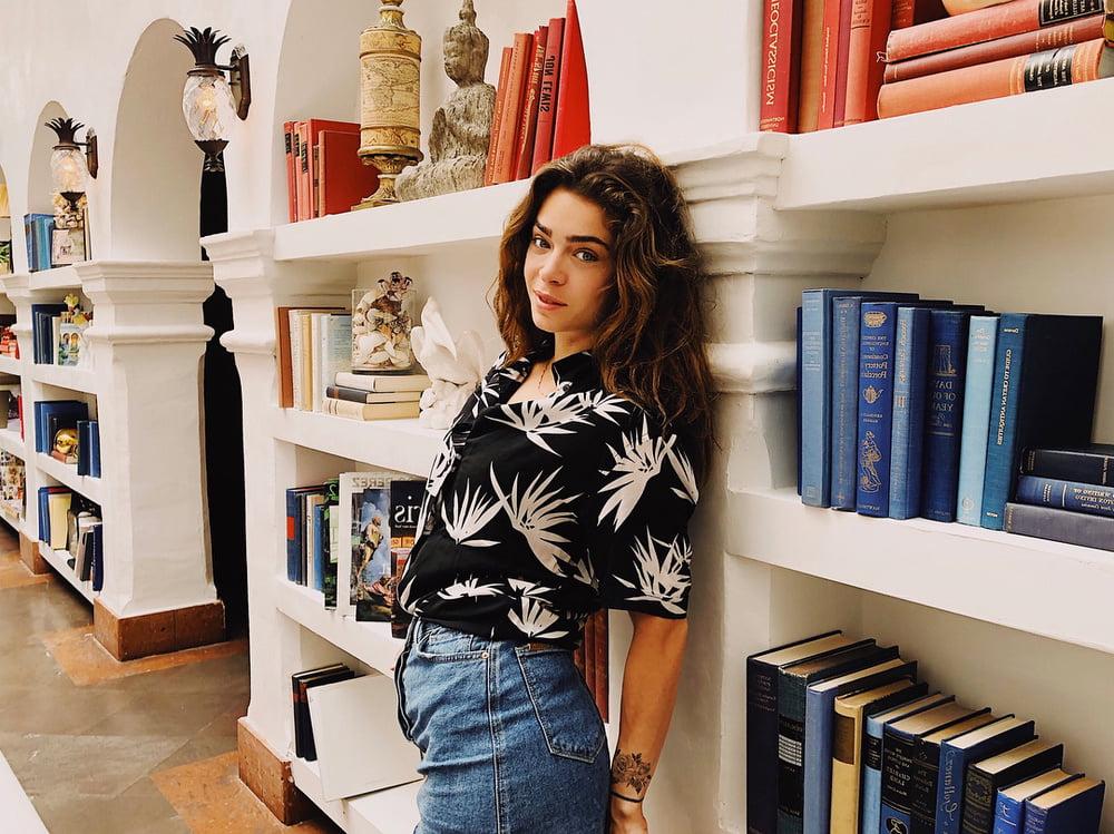 25P Turkish Celebrity Actress &amp; Model Oyku Celik