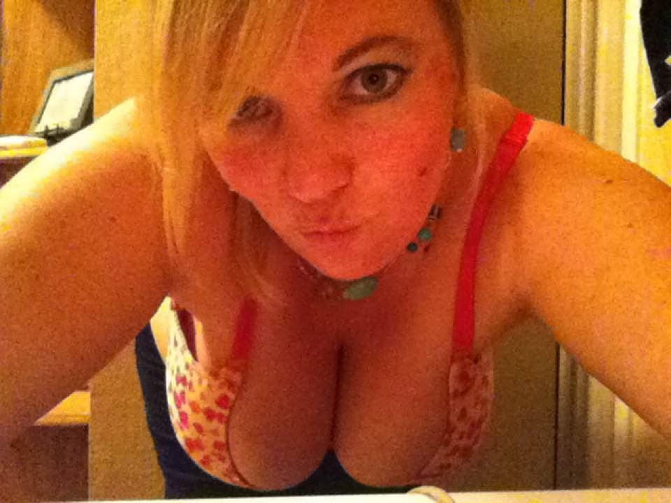 16P Lynn from Wisconsin, 44 years old, submissive hotwife