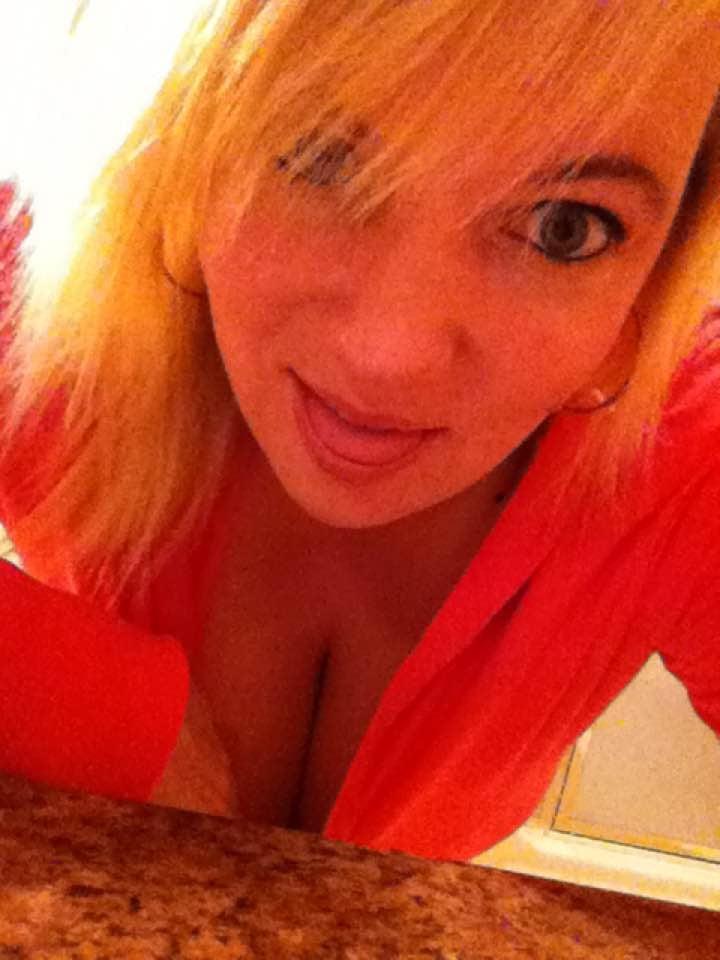 16P Lynn from Wisconsin, 44 years old, submissive hotwife