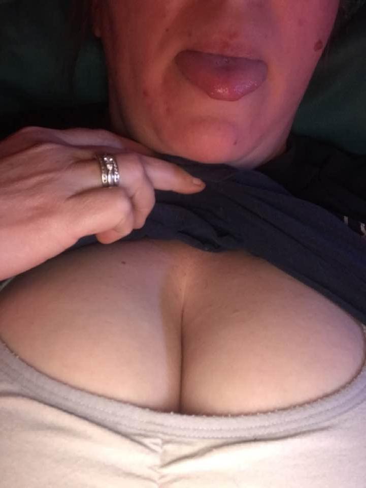 16P Lynn from Wisconsin, 44 years old, submissive hotwife