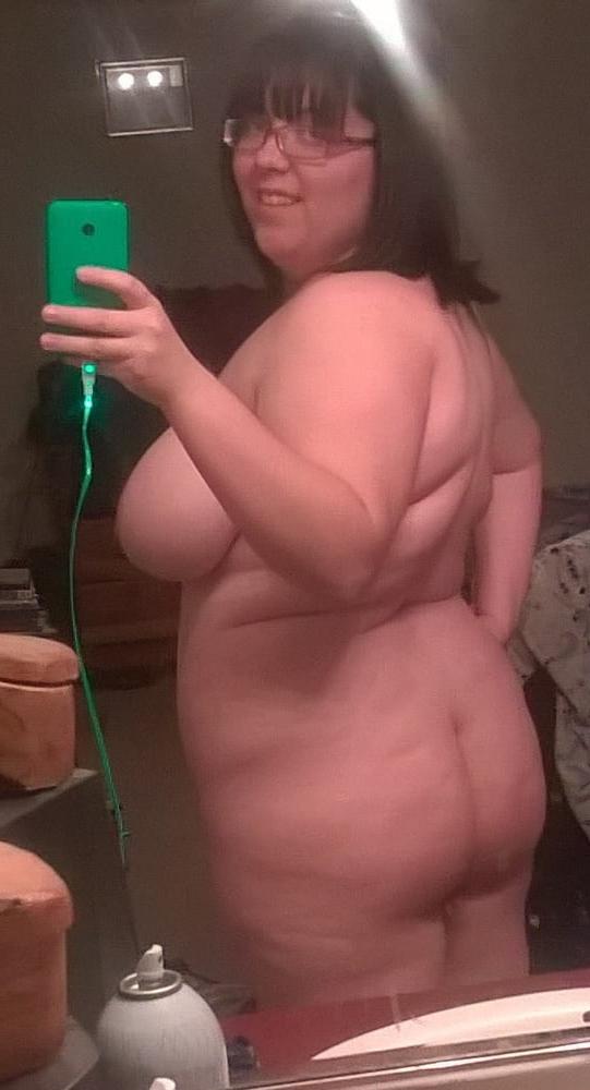 25P BBW Nudist Exhibitionist Exposed