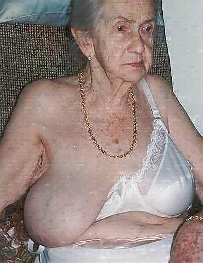 25P Pics for maniacs of granny