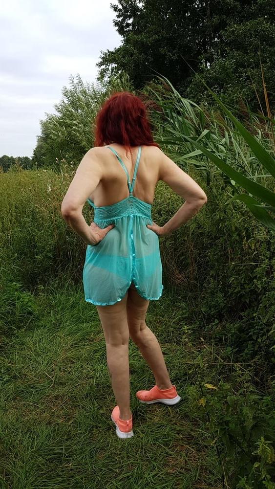 25P exhibitionist