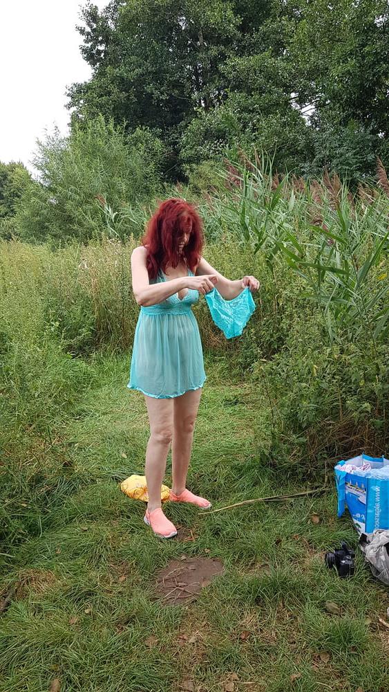 25P exhibitionist