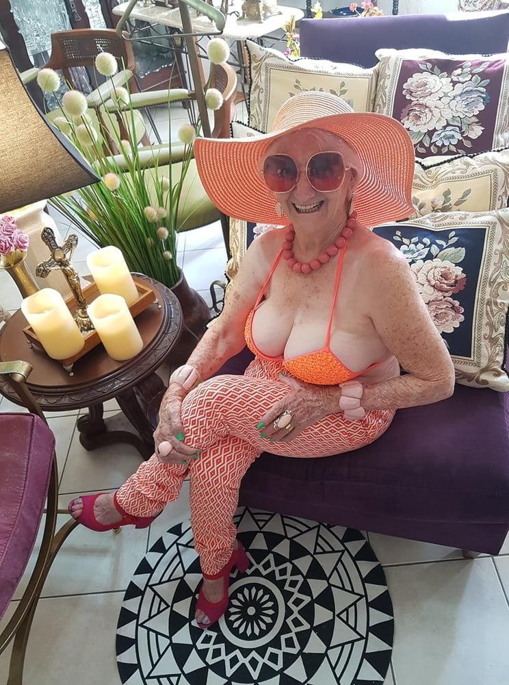25P Very old non-nude gilf likes her hats