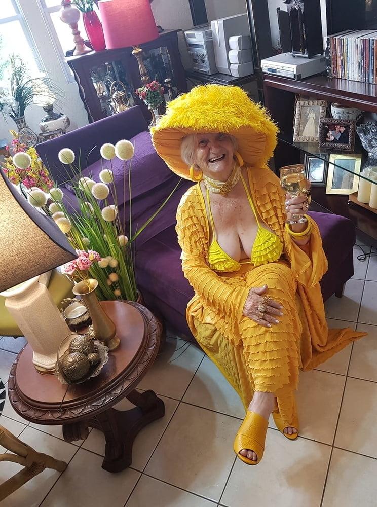 25P Very old non-nude gilf likes her hats