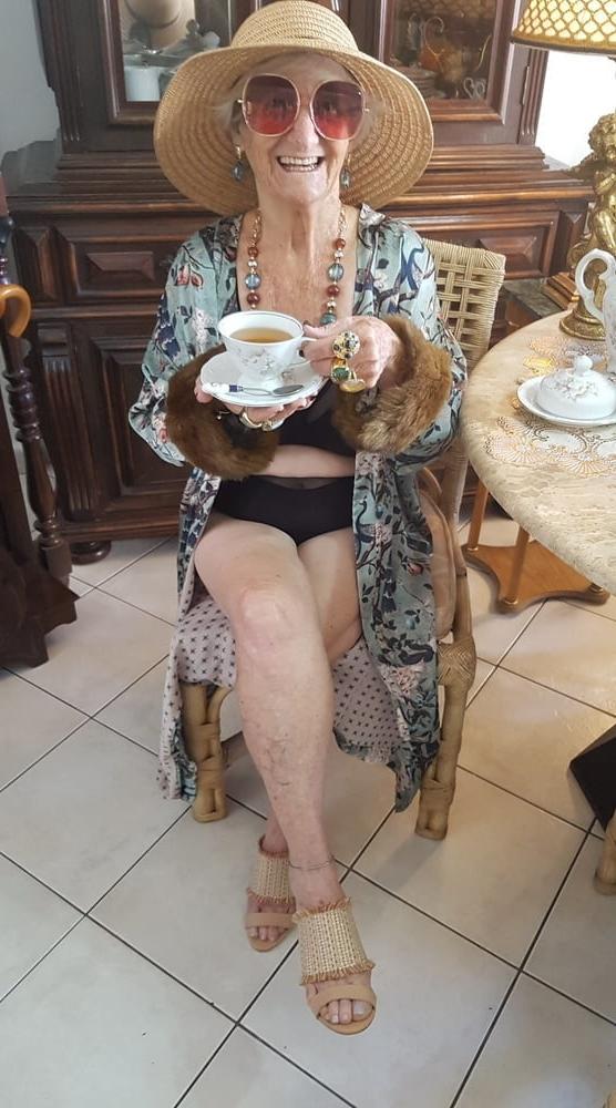 25P Very old non-nude gilf likes her hats