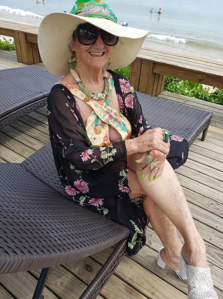 25P Very old non-nude gilf likes her hats